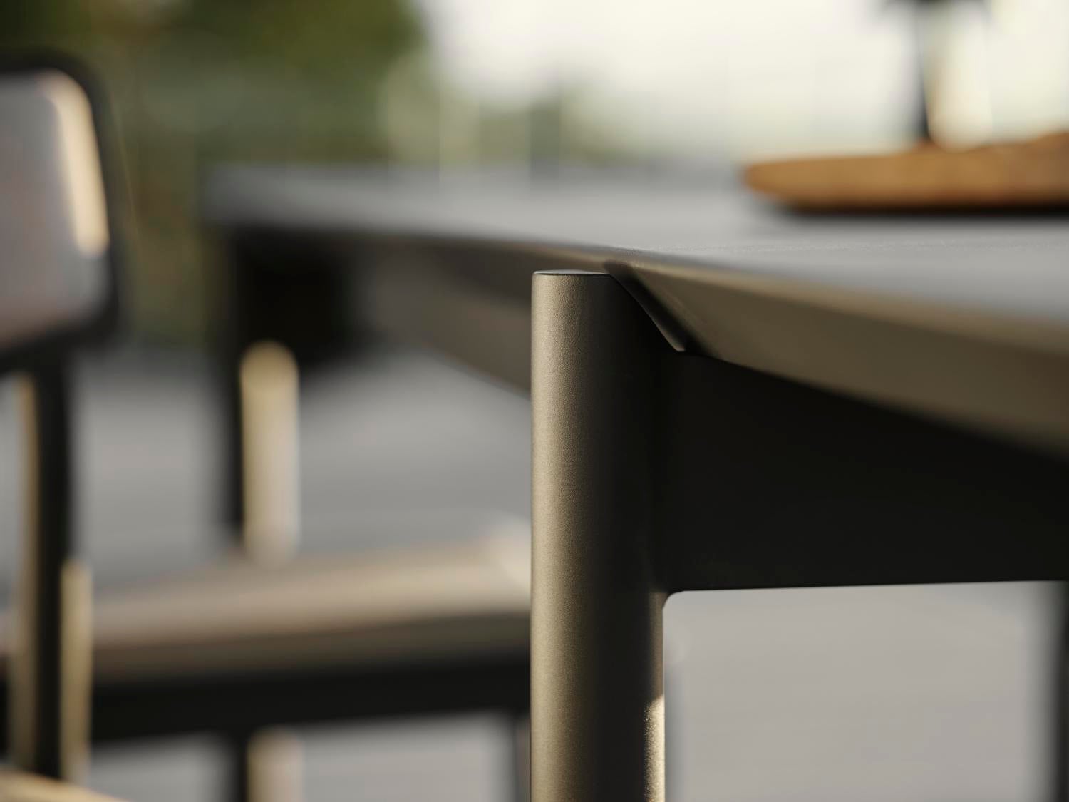 B45 matbord Antracit